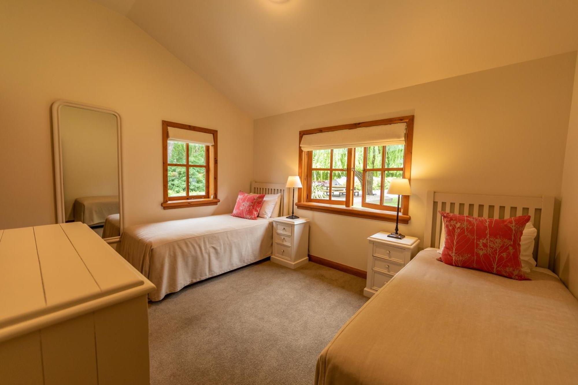 Wanaka Homestead Lodge & Cottages מראה חיצוני תמונה