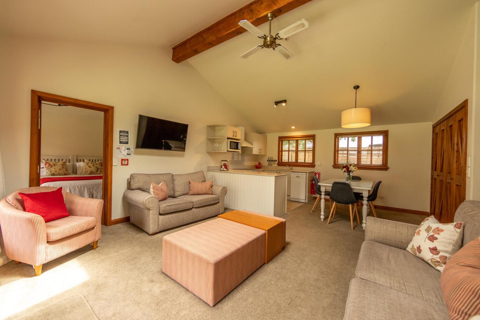 Wanaka Homestead Lodge & Cottages מראה חיצוני תמונה