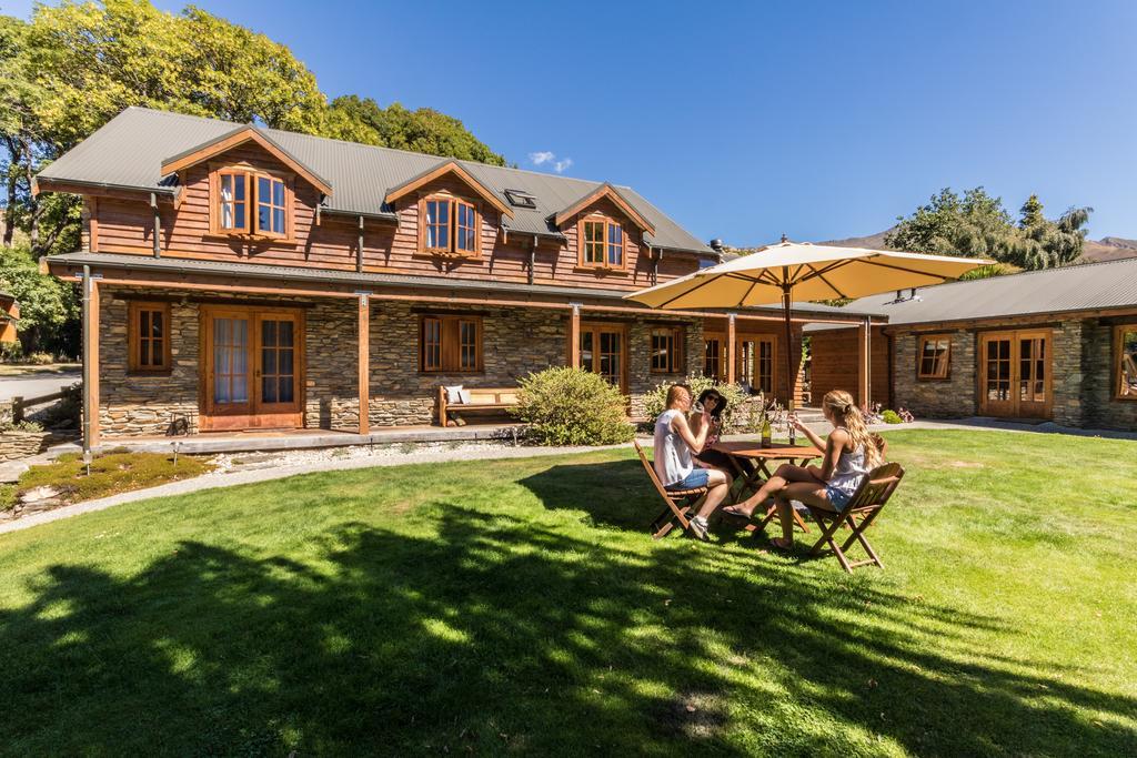 Wanaka Homestead Lodge & Cottages מראה חיצוני תמונה