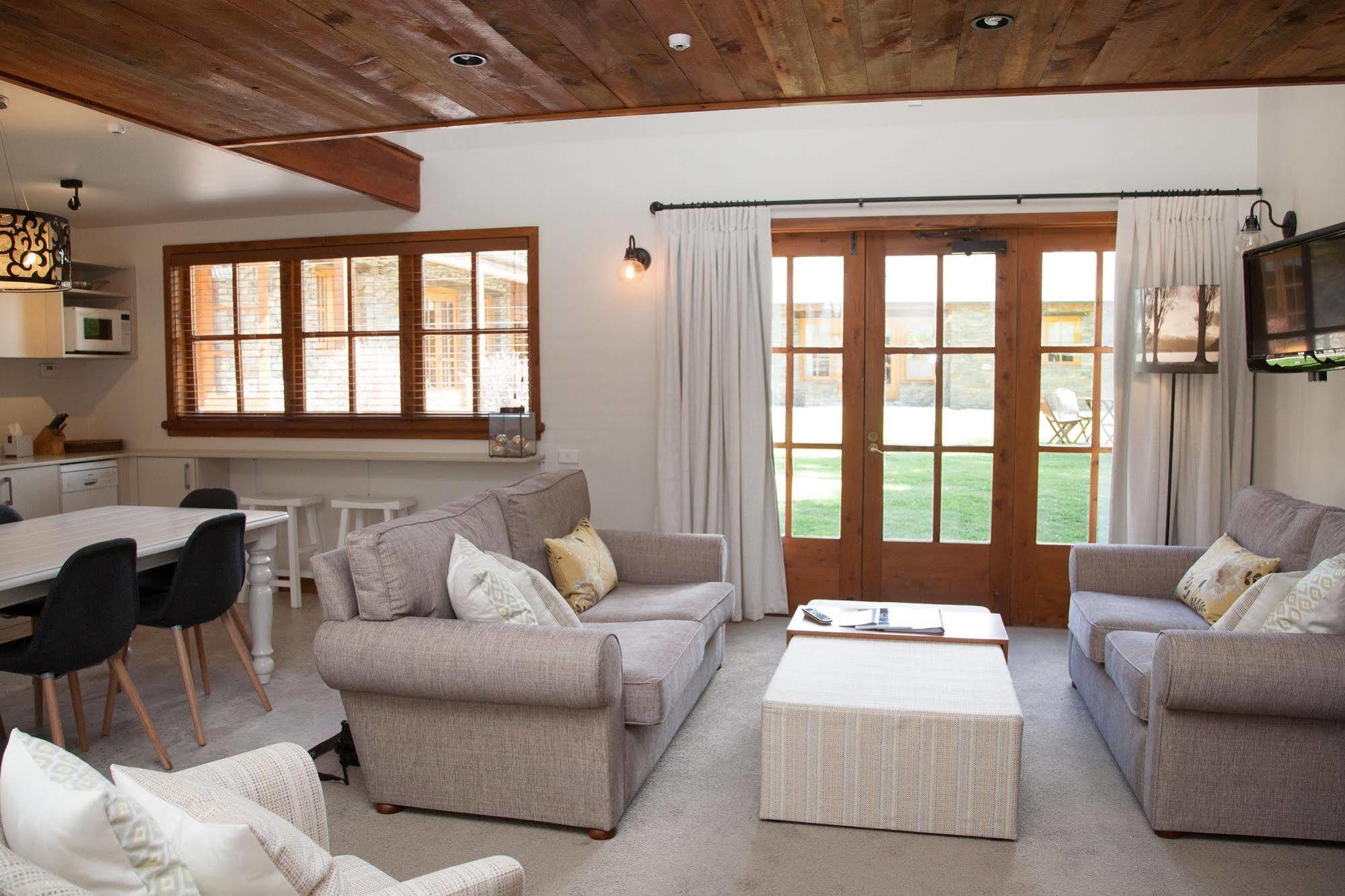 Wanaka Homestead Lodge & Cottages מראה חיצוני תמונה